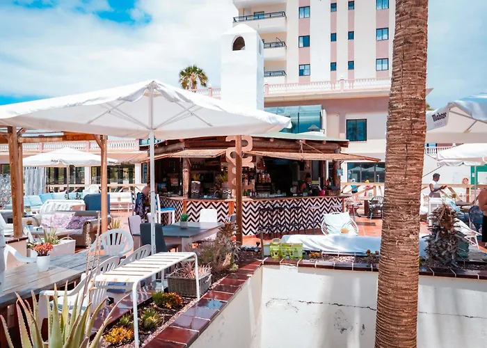 Sunny Vibes With Pool & Ocean Views Apartmán *