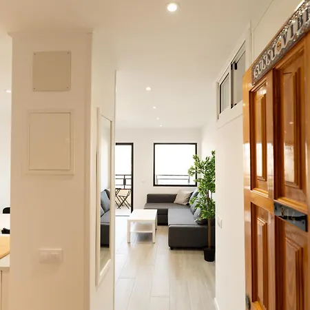 Sunny Vibes With Sea View Apartment
