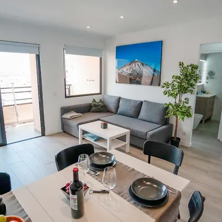 Sunny Vibes With Sea View Apartment
